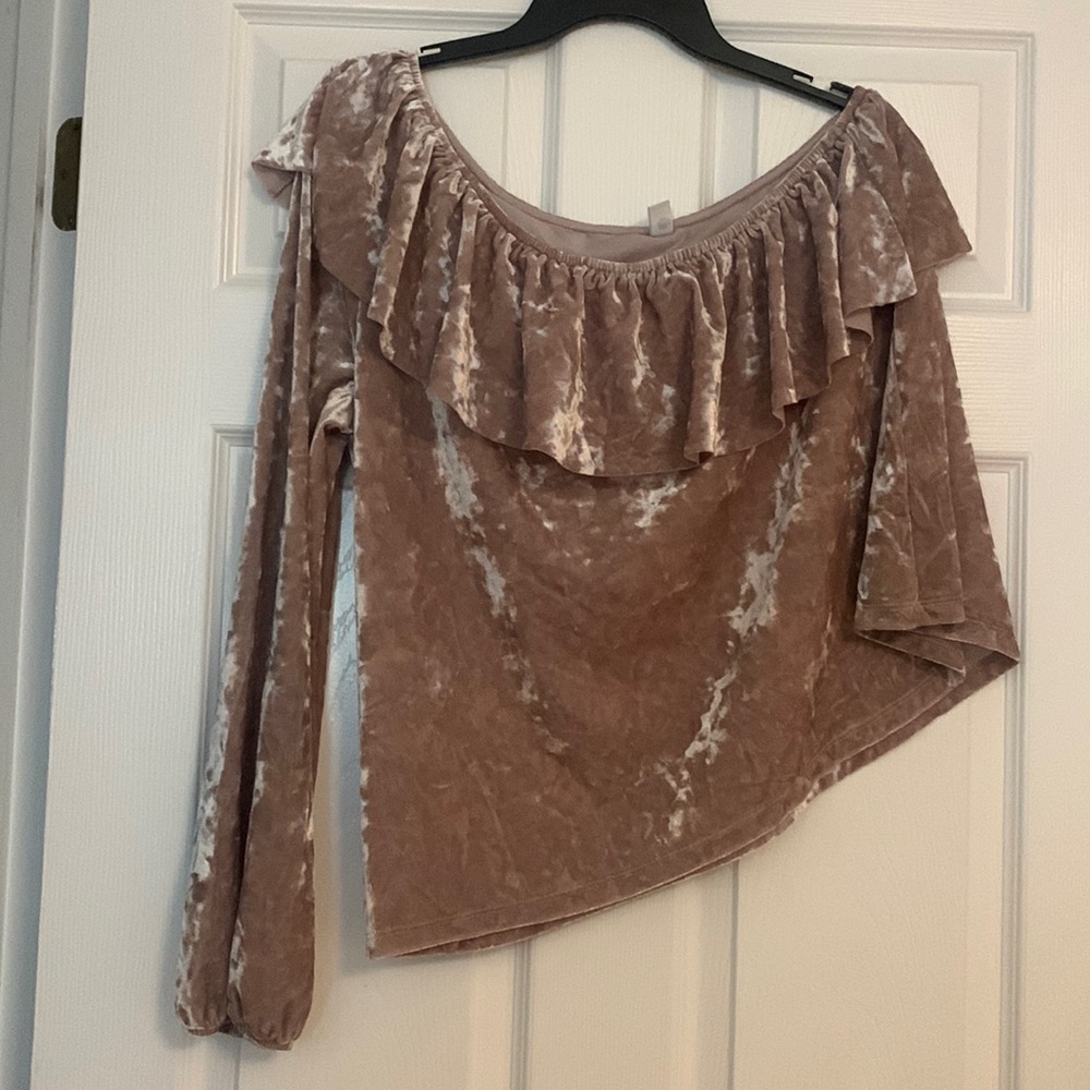 Velvet off the shoulder long sleeve shirt. Size XL.